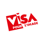 Logo rouge et blanc de Visa pour l'Image, festival international du photojournalisme.