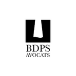 Logo noir et blanc, cravate stylisée, "BDPS AVOCATS" en lettres majuscules superposées.
