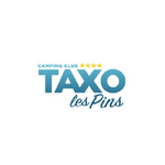 Logo bleu Camping Club Taxo Les Pins, quatre étoiles jaunes, fond blanc, texte élégant et ordonné.